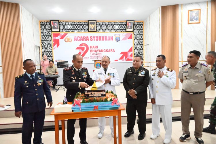 Hadiri HUT Bhayangkara Ke-79, Wakil Bupati Mahmud Efendi : Perkuat Kolaborasi Wujudkan Kedamaian Di Tapanuli Tengah