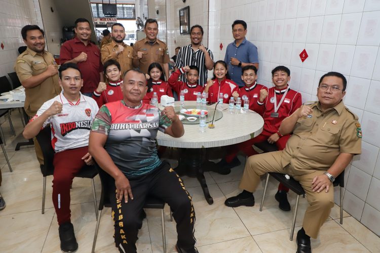 Wali Kota Pematangsiantar Wesly Silalahi Ramah Tamah Dan Makan Siang Bersama Atlet Yang Bertanding di World MMA Championship 2025 di Sao Paulo Brazil