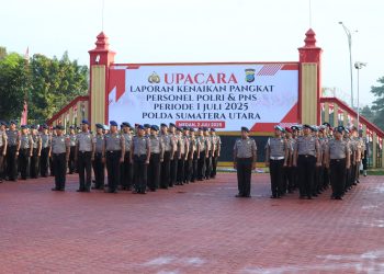 Penuh Kebanggaan, Personel Brimob Polda Sumut Ikuti Upacara Kenaikan Pangkat di Mapolda Sumut