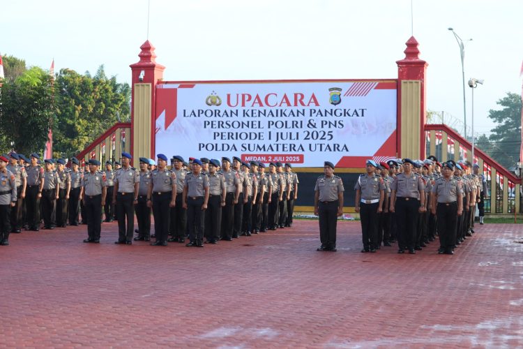 Penuh Kebanggaan, Personel Brimob Polda Sumut Ikuti Upacara Kenaikan Pangkat di Mapolda Sumut