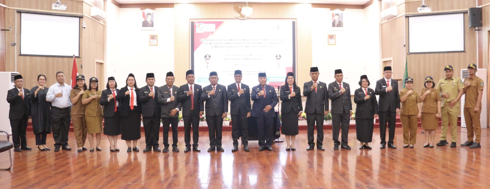 16 PNS di Lingkungan Pemkab Simalungun Dilantik Dalam Jabatan Administrator dan Pengawas 16 PNS di Lingkungan Pemkab Simalungun Dilantik Dalam Jabatan Administrator dan Pengawas