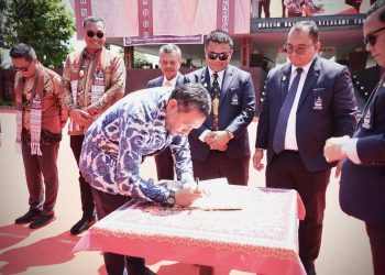 Bupati Pakpak Bharat Hadiri Pengukuhan Siswa Baru Angkatan XXXVI Yayasan Tunas Bangsa Soposurung