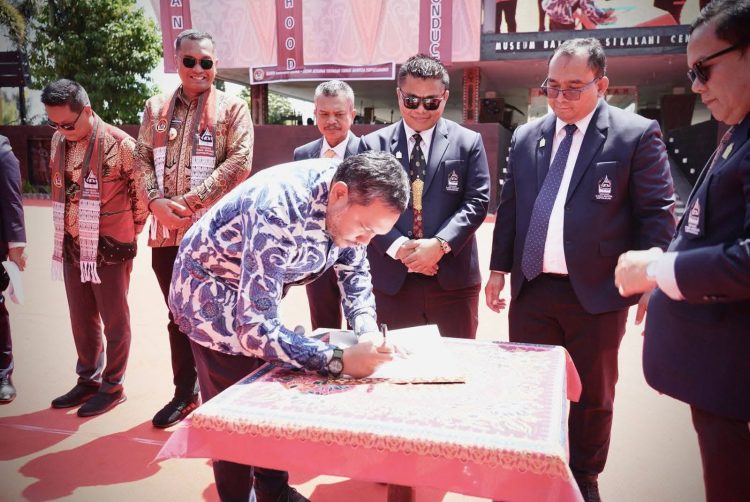 Bupati Pakpak Bharat Hadiri Pengukuhan Siswa Baru Angkatan XXXVI Yayasan Tunas Bangsa Soposurung