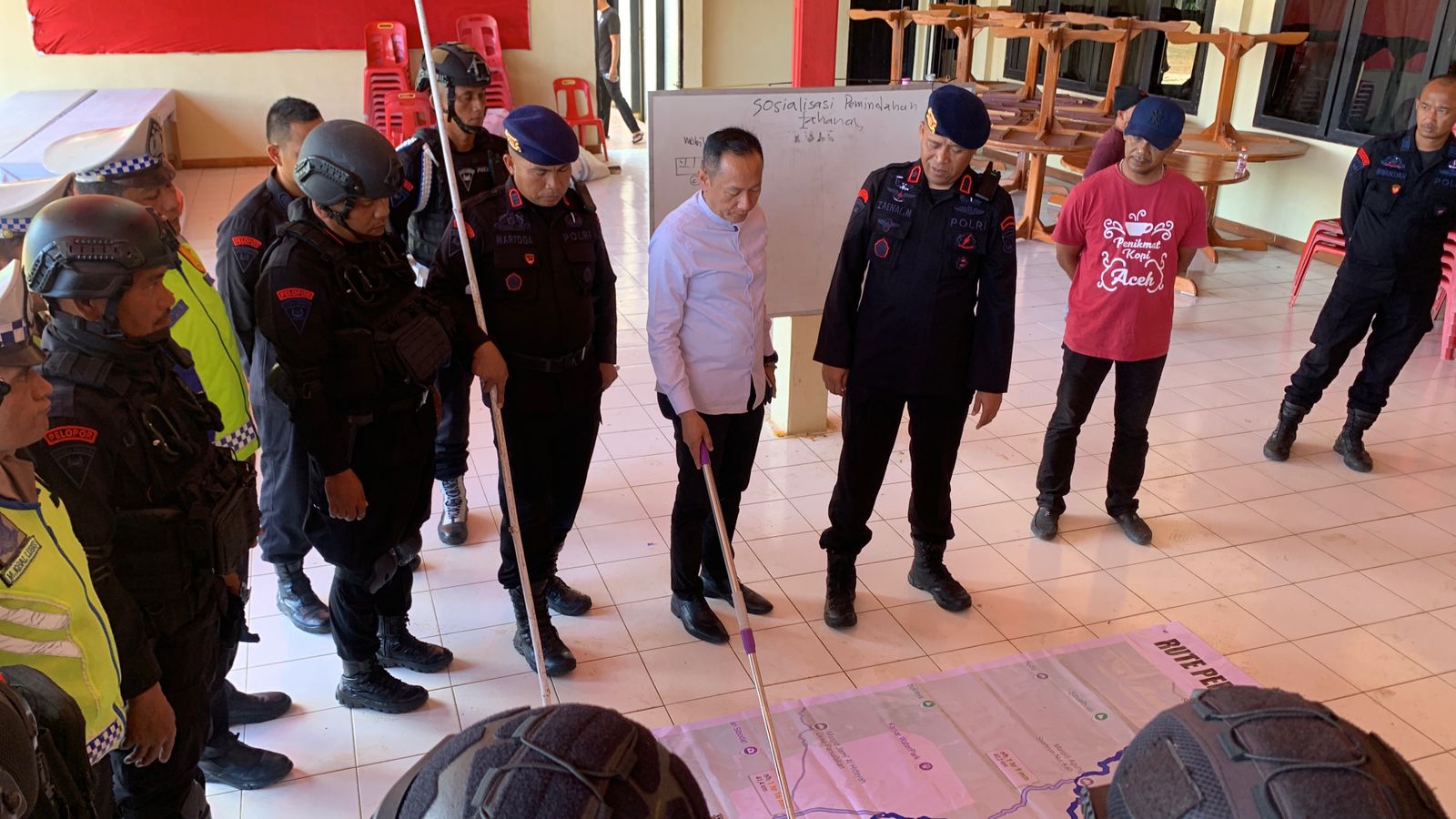 Profesional dan Siap Siaga, Satuan Brimob Batalyon C Pelopor Polda Sumut Laksanakan Tactical Floor Game dan Gladi Pengawalan Pemindahan Tahanan di Sipirok Profesional dan Siap Siaga, Satuan Brimob Batalyon C Pelopor Polda Sumut Laksanakan Tactical Floor Game dan Gladi Pengawalan Pemindahan Tahanan di Sipirok