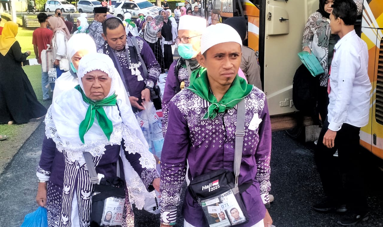 212 Jamaah Haji Kabupaten Simalungun Tahun 2025 Tiba di Tanah Air Dalam Keadaan Sehat Walafiat 212 Jamaah Haji Kabupaten Simalungun Tahun 2025 Tiba di Tanah Air Dalam Keadaan Sehat Walafiat