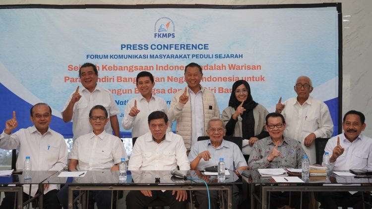 Waspadai Distorsi Sejarah Baru Waspadai Distorsi Sejarah Baru