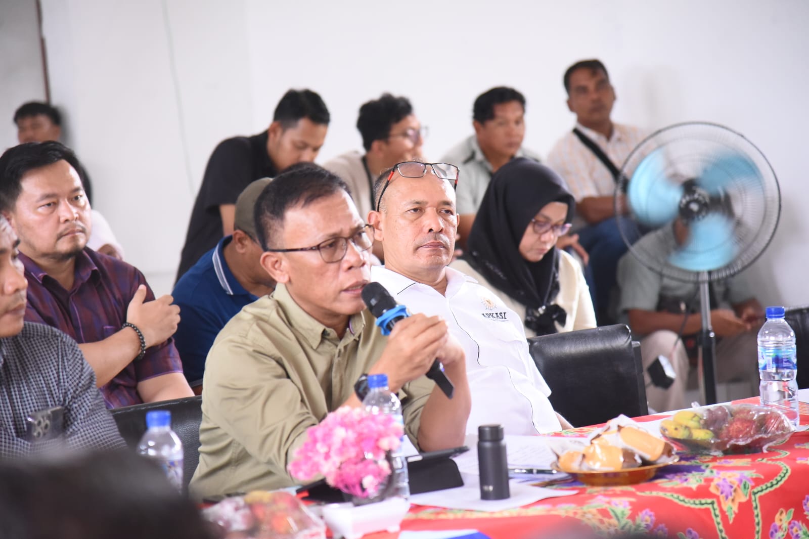 Bupati Tapteng Fasilitasi Mediasi Masyarakat dengan PT. Nauli Sawit, Hasilkan 9 Kesepakatan Bupati Tapteng Fasilitasi Mediasi Masyarakat dengan PT. Nauli Sawit, Hasilkan 9 Kesepakatan
