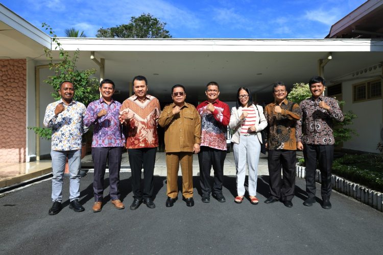 Wali Kota Pematangsiantar Wesly Silalahi Menerima Audiensi Dari Sekjend UEM Pdt Dr Andar Parlindungan Pasaribu