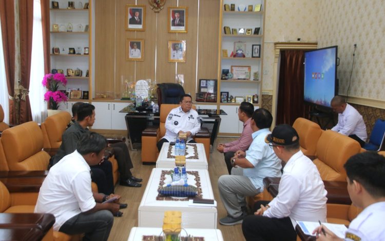 Wali Kota Pematangsiantar Wesly Silalahi Menerima Audiensi Panitia Parheheon Ama HKBP Bongbongan Wali Kota Pematangsiantar Wesly Silalahi Menerima Audiensi Panitia Parheheon Ama HKBP Bongbongan