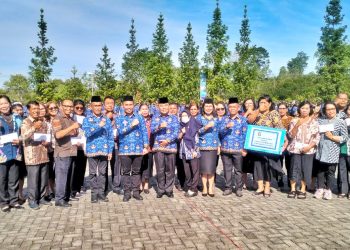 30 ASN Masa Purna Bhakti di Pemkab Simalungun Terima Tali Asih Korpri, Wakil Bupati: “Terima kasih telah menjadi ASN Berintegritas, Profesional dan Berakhlak