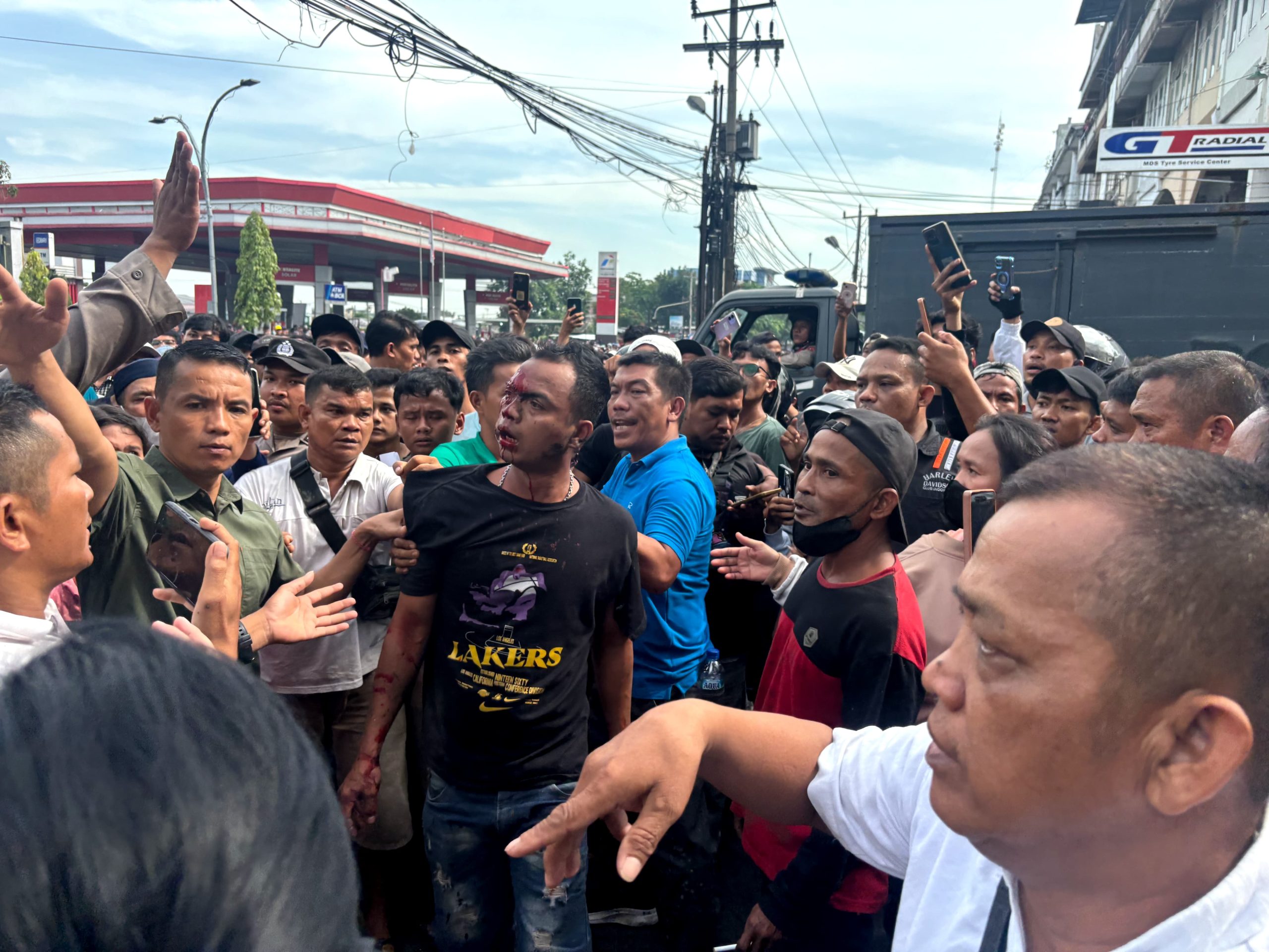 Satuan Brimob Polda Sumut Mengedepankan Prinsip Proporsionalitas Dan Profesionalisme Saat Pengamanan Eksekusi Bangunan Di Kawasan SPBU Simpang Jalan Metal Satuan Brimob Polda Sumut Mengedepankan Prinsip Proporsionalitas Dan Profesionalisme Saat Pengamanan Eksekusi Bangunan Di Kawasan SPBU Simpang Jalan Metal