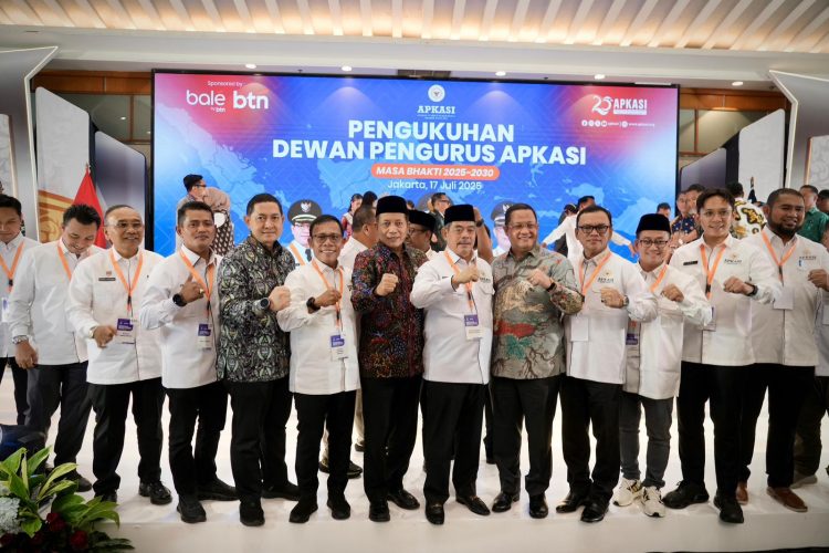 Bupati Tapteng Dikukuhkan Sebagai Wakil Ketua Umum Koordinator Bidang Imigrasi Dan Pemasyarakatan APKASI Periode 2025-2030