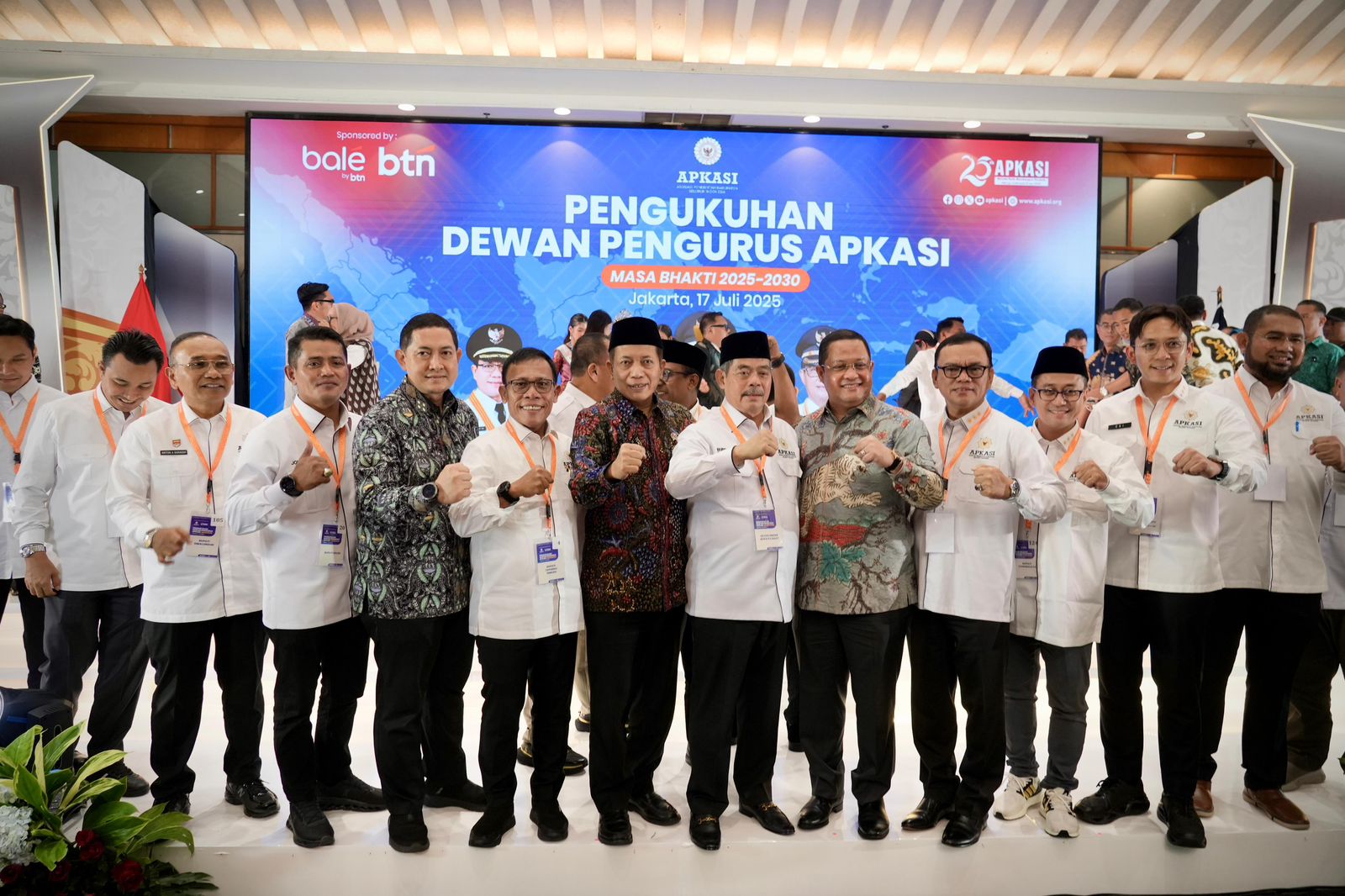 Bupati Tapteng Dikukuhkan Sebagai Wakil Ketua Umum Koordinator Bidang Imigrasi Dan Pemasyarakatan APKASI Periode 2025-2030