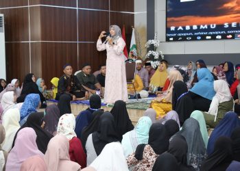 Herlina Hadiri Majelis Tauhid PPALC-YAI, Serahkan Santunan kepada Jamaah Lansia