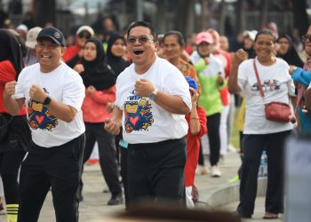 Wali Kota Pematangsiantar Wesly Silalahi Bersama Warga Ikuti Olahraga Jalan Santai dan Senam Sehat Car Free Day