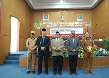 Wabup Pakpak Bharat Bacakan Pidato Nota Jawaban Bupati dalam Sidang Paripurna DPRD 