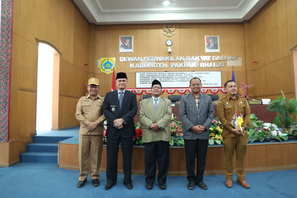 Wabup Pakpak Bharat Bacakan Pidato Nota Jawaban Bupati dalam Sidang Paripurna DPRD 