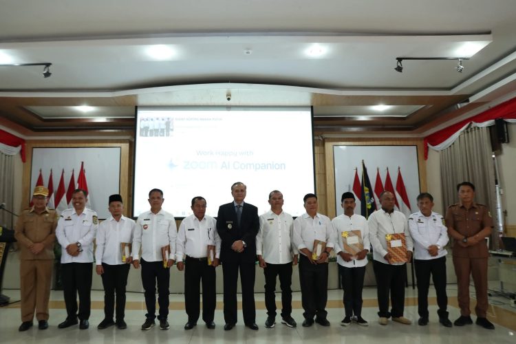 Puluhan Kepala Desa se-Kabupaten Pakpak Bharat Ikut Menyaksikan Peluncuran dan Peresmian Koperasi Desa Kerah Putih Serentak Se Indonesia