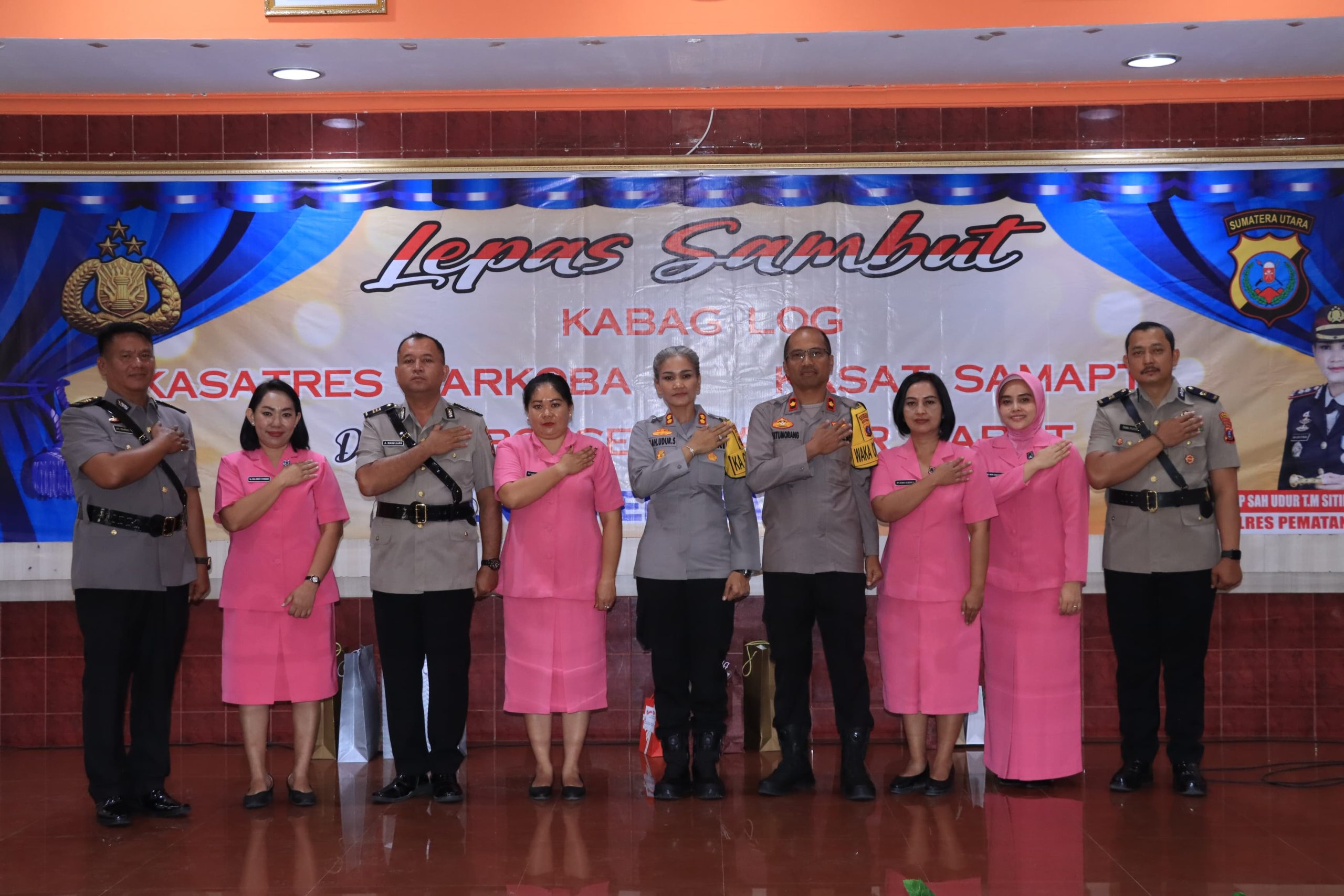 Kapolres Pematangsiantar Pimpin Sertijab Kabag Log, Dua Kasat dan Satu Kapolsek Kapolres Pematangsiantar Pimpin Sertijab Kabag Log, Dua Kasat dan Satu Kapolsek