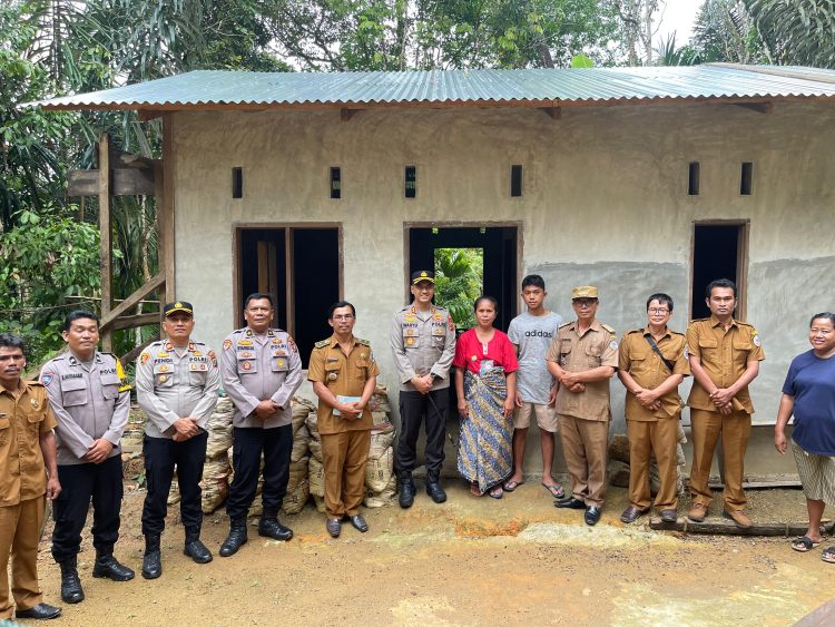 Polres Tapanuli Tengah Tuntaskan Pembangunan Rumah Warga Tak Mampu di Sitahuis