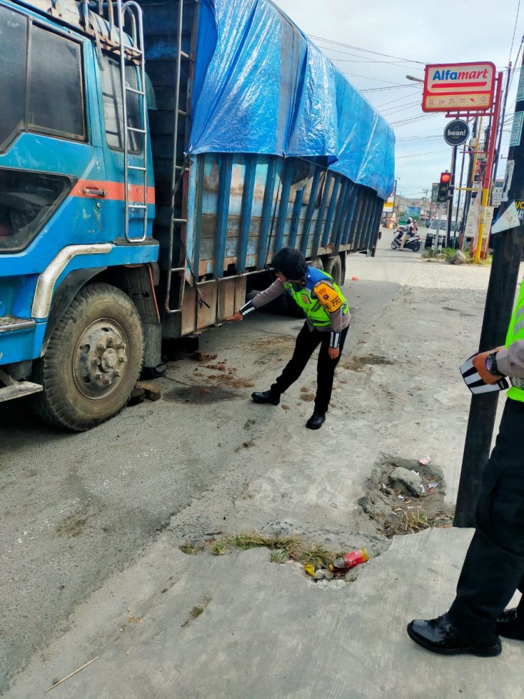 Dukung Kamseltibcarlantas, Sat Lantas Polres Pematangsiantar Penling Penluh di Jalan Parapat Dukung Kamseltibcarlantas, Sat Lantas Polres Pematangsiantar Penling Penluh di Jalan Parapat