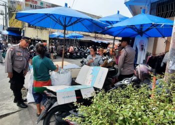 Sat Binmas Polres Pematangsiantar Patroli Rutin Sambangi Pedagang di Pasar Horas