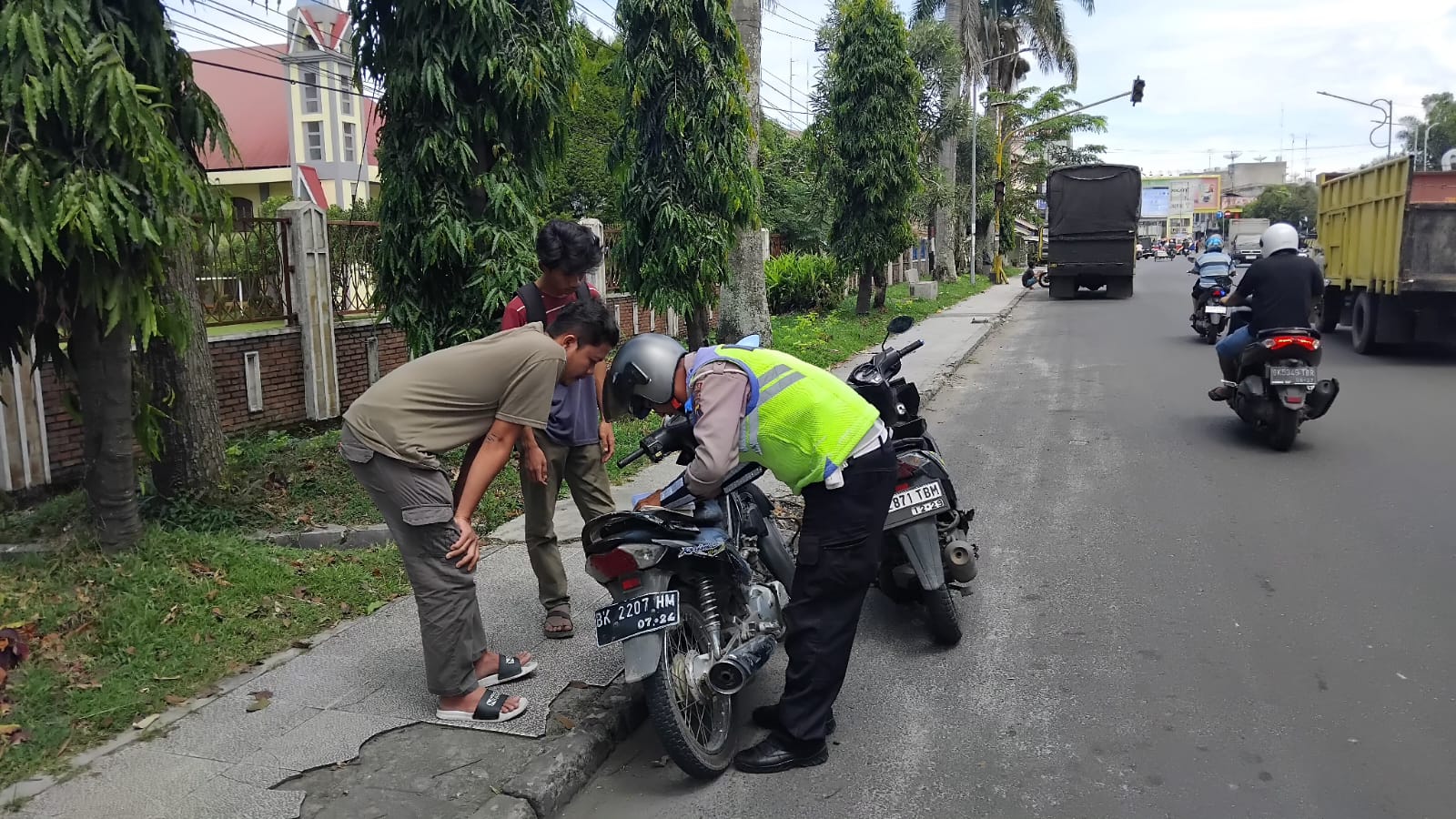 Operasi Patuh Toba 2025, Sat Lantas Polres Pematangsiantar Lakukan Penindakan Tilang Operasi Patuh Toba 2025, Sat Lantas Polres Pematangsiantar Lakukan Penindakan Tilang