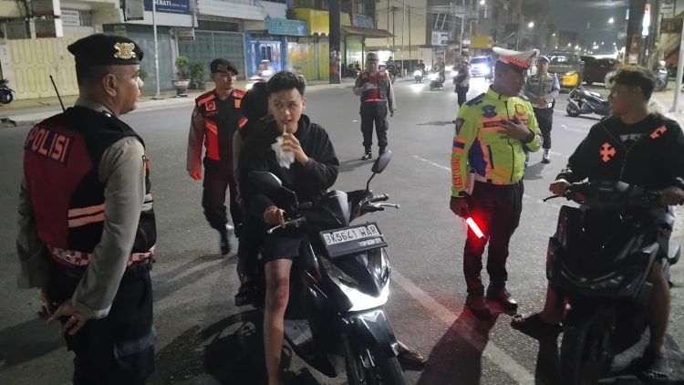 Operasi Patuh Toba 2025, Sat Lantas Polres Pematangsiantar Tindak Pelanggaran Lalulintas Malam Hari