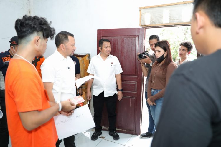 Prarekonstruksi Kasus Narkoba di D4 Karaoke Langkat, Terungkap Fakta Baru Wanita Cantik Pemasok Ekstasi Prarekonstruksi Kasus Narkoba di D4 Karaoke Langkat, Terungkap Fakta Baru Wanita Cantik Pemasok Ekstasi
