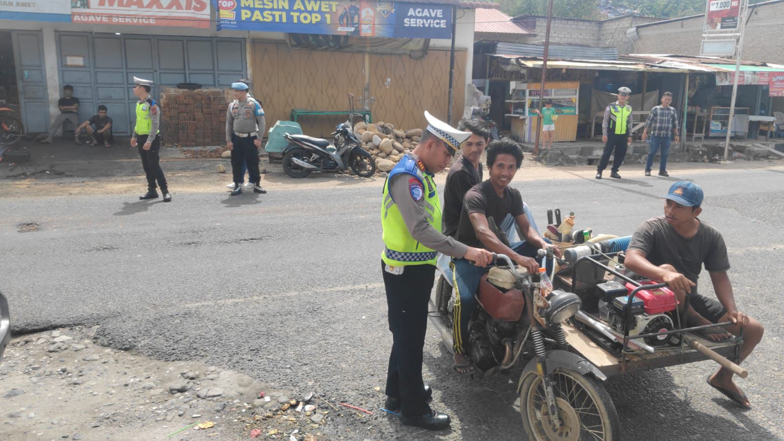Hari Kesepuluh Operasi Patuh Toba 2025, Polres Sibolga Tindak Pelanggar Dengan Tilang
