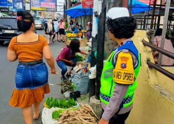 Sat Lantas Polres Pematangsiantar Berikan Imbauan dan Edukasi ke Pedagang Di Jalan Merdeka