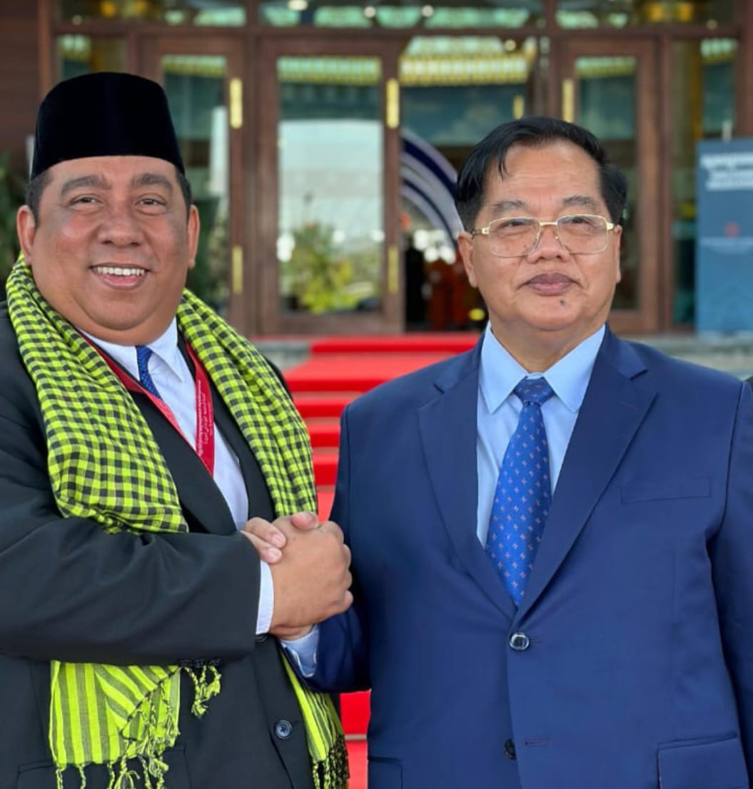 TYT Menteri Kanan Kamboja Ucapkan Selamat kepada Presiden Pemuda Masjid Dunia