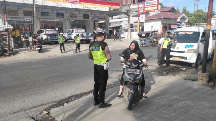Pelanggar Yang Tidak Tertib, Satlantas Polres Sibolga Langsung Tilang Ditempat, Dalam Rangka Ops Patuh Toba 2025 H+12