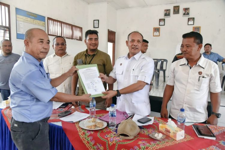 Wakil Bupati Tapteng Fasilitasi Mediasi Masyarakat Dengan PT. Nauli Sawit Hasilkan 4 Poin Kesepakatan