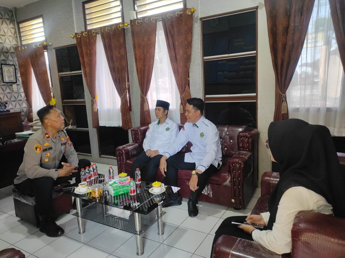 Polres Simalungun Perkuat Sinergitas Pendidikan, Kapolsek Tanah Jawa Terima Kunjungan Silaturahmi MTs Negeri 1 Polres Simalungun Perkuat Sinergitas Pendidikan, Kapolsek Tanah Jawa Terima Kunjungan Silaturahmi MTs Negeri 1