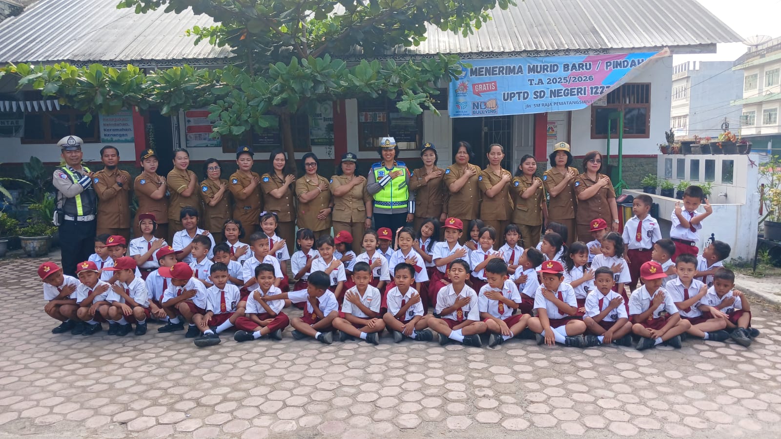 Sat Lantas Polres Pematangsiantar Police Go To School, Edukasi Diklantas di SD Negeri 12243 Sat Lantas Polres Pematangsiantar Police Go To School, Edukasi Diklantas di SD Negeri 12243