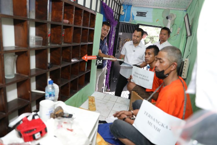 Dirresnarkoba Polda Sumut Gelar Rekonstruksi Kasus Home Industri Narkoba di Kantor Sub Rayon AMPI Hamdan, Ditemukan 1 Mayat