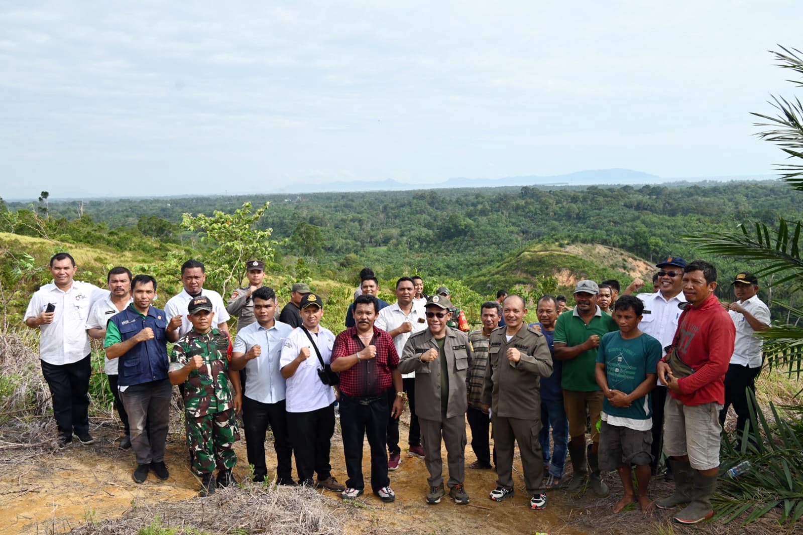 Bupati Tapteng Hentikan Penanaman Sawit Di Kawasan Hutan Produksi Terbatas