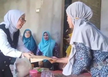 Bupati Way Kanan Kunjungi Keluarga Korban Serangan Beruang