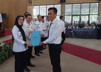 Bupati Way Kanan Serahkan SK Kepada 392 PPPK Formasi 2024