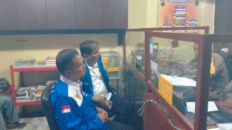 Diduga Pelaku Penistaan Agama, FBT Dilaporkan ke Polres Sibolga Diduga Pelaku Penistaan Agama, FBT Dilaporkan ke Polres Sibolga