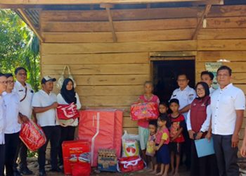 Pemkab Tapteng Berikan Bantuan Kepada Pemerlu Pelayanan Kesejahteraan Sosial di Dusun III Desa Pagaran Honas 