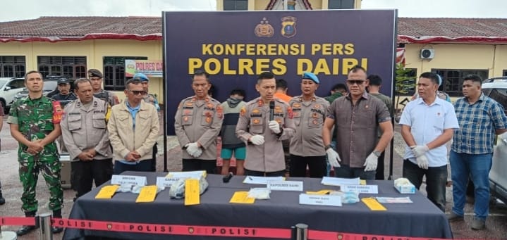 Polres Dairi Berhasil Ungkap Bandar Sabu di Kecamatan Tigalingga, Barbut 202,38 Gram Polres Dairi Berhasil Ungkap Bandar Sabu di Kecamatan Tigalingga, Barbut 202,38 Gram