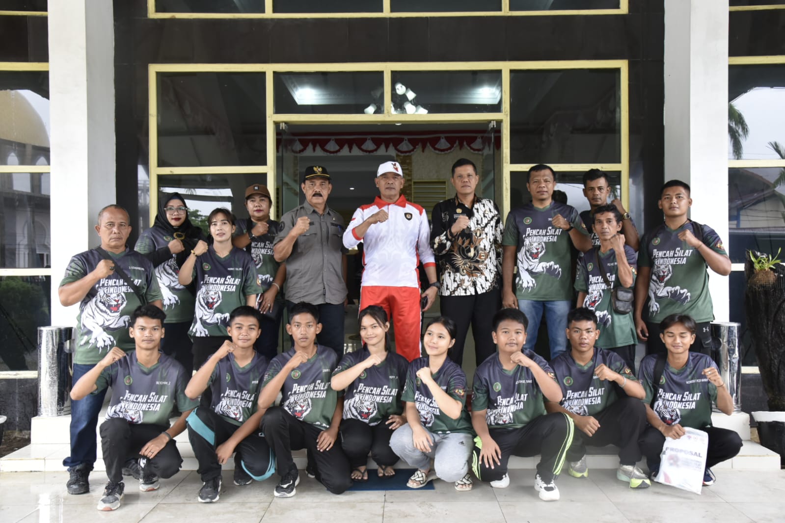 Wakil Bupati Tapteng Berangkatkan 10 Atlit Perguruan Silat Hari Hilang Ikuti Pertandingan 3rd International Pencak Silat Indonesia Open