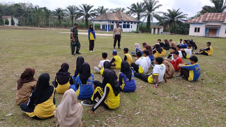 Polsek Buay Bahuga Laksanakan Pembinaan dan Latihan Paskibra di Lapangan Kantor Kecamatan