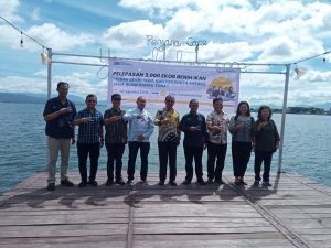 LKBN Antara Peduli Danau Toba Melakukan Tabur Benih Ikan Mas Serta Beri Pelatihan Bagi Pelaku UMKM di Toba