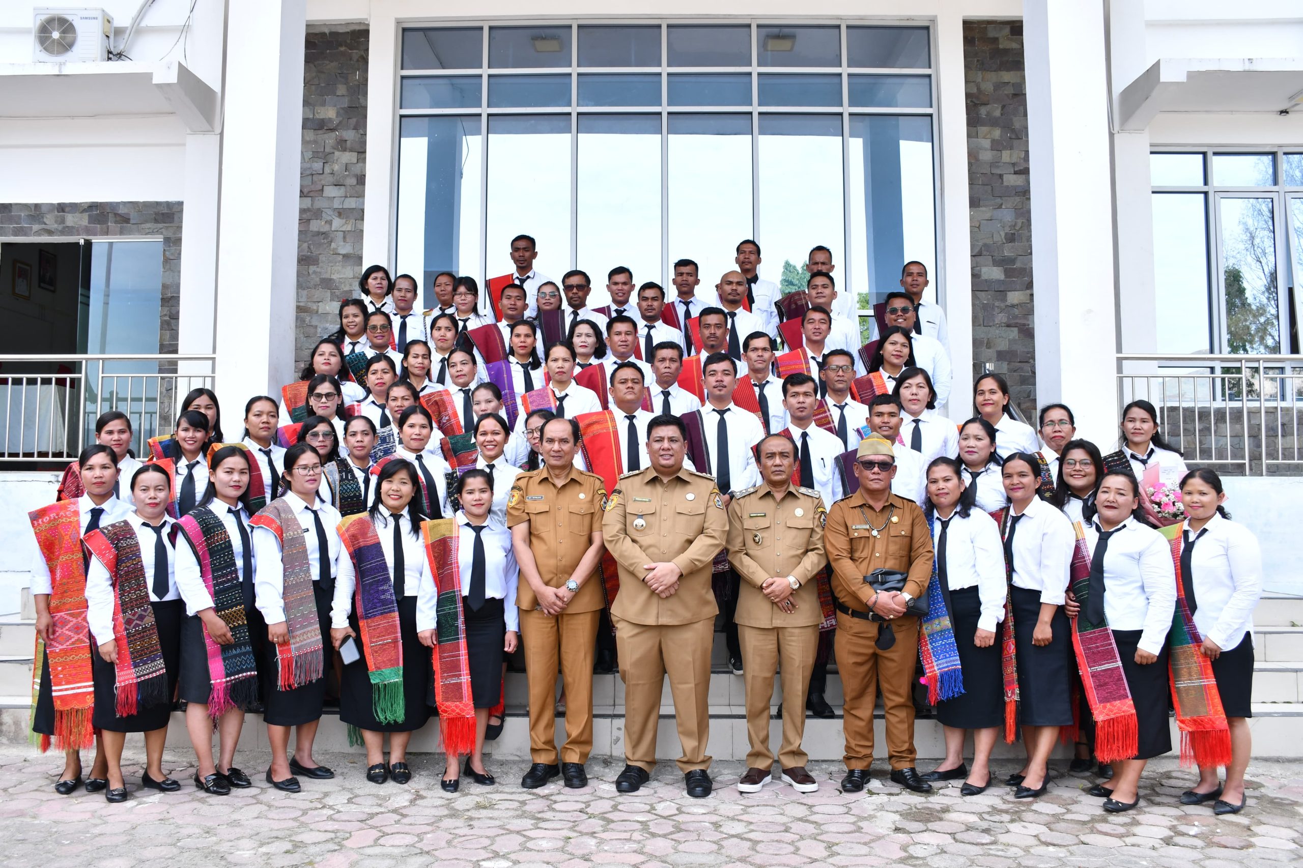 Serahkan 141 SK PPPK Formasi Tahun 2024, Bupati Samosir: Jadilah Pelayan Masyarakat yang Profesional dan Inovatif Serahkan 141 SK PPPK Formasi Tahun 2024, Bupati Samosir: Jadilah Pelayan Masyarakat yang Profesional dan Inovatif
