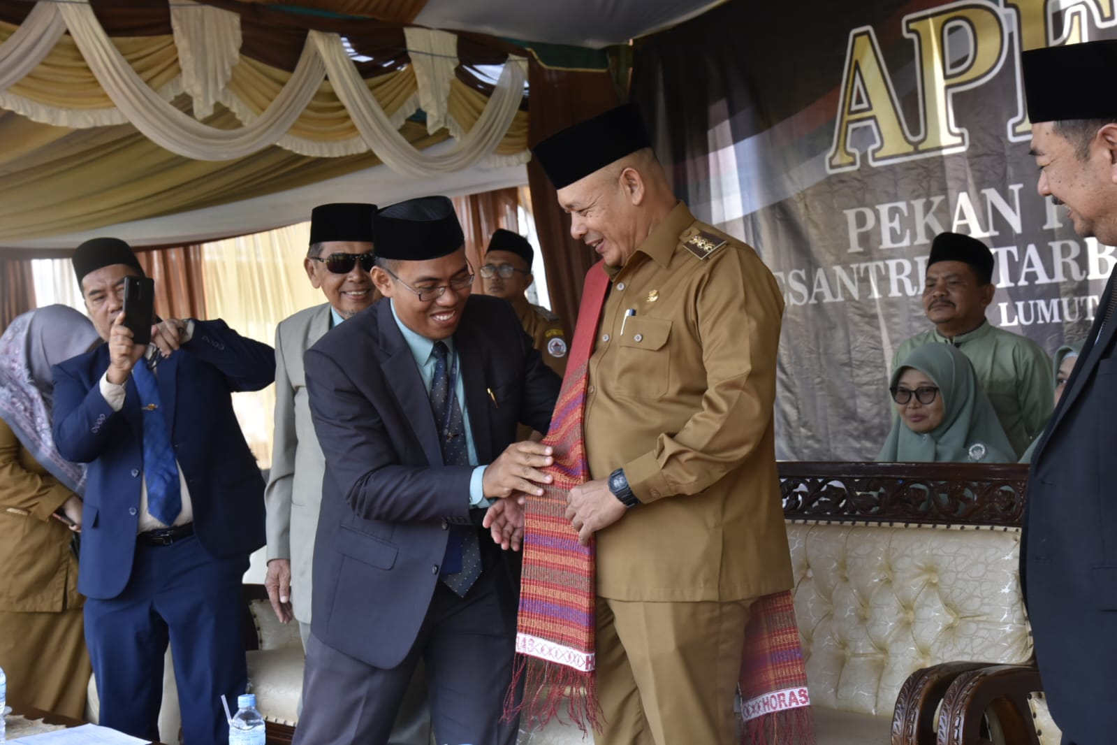 Wakil Bupati Tapanuli Tengah Bertindak Selaku Irup Apel Tahunan Pekan Perkenalan Khutbatul Arsy Pesantren AR-Raudlatul Hasanah 2 Lumut