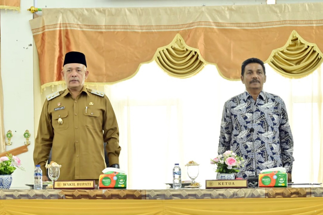 Wakil Bupati Tapteng Hadiri Rapat Paripurna DPRD Kabupaten Tapanuli Tengah Dalam Rangka Penyampaian Ranperda RPJMD Kabupaten Tapanuli Tengah Tahun 2025-2029
