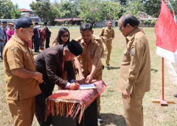 Wakil Bupati Samosir Ariston Tua Sidauruk Kukuhkan Perpanjangan Masa Jabatan 93 Orang Anggota BPD Kecamatan Palipi